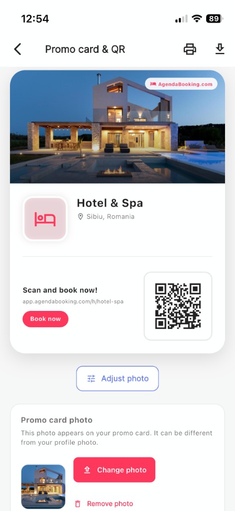 Card promoțional cu cod QR